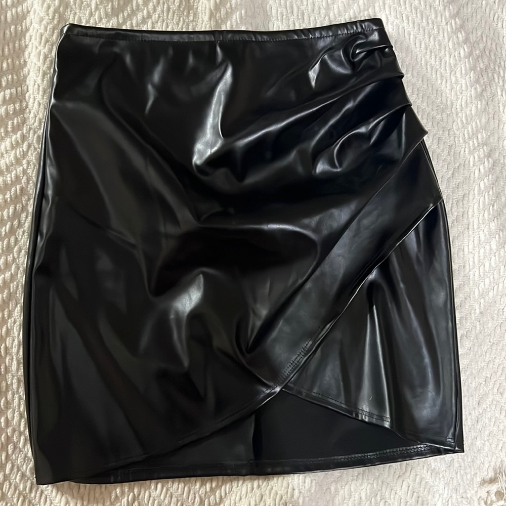 Perfect condition, never worn Windsor faux leather mini skirt.